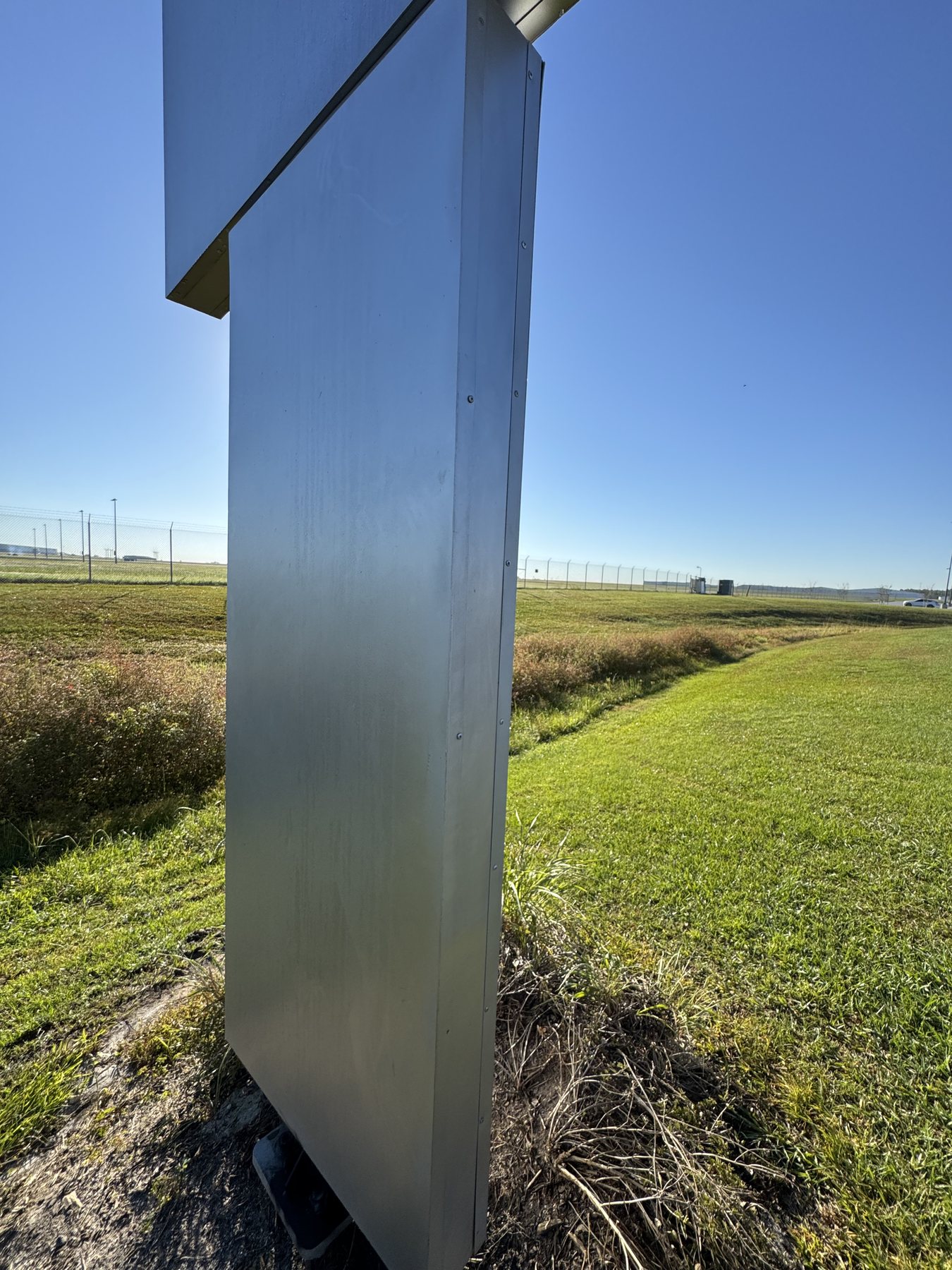 Freestanding monument sign profile view